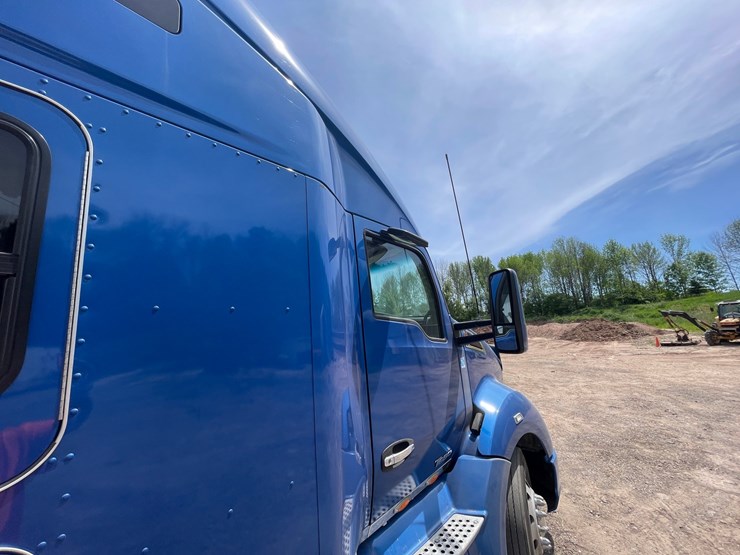 2015-kenworth-t680-image-43