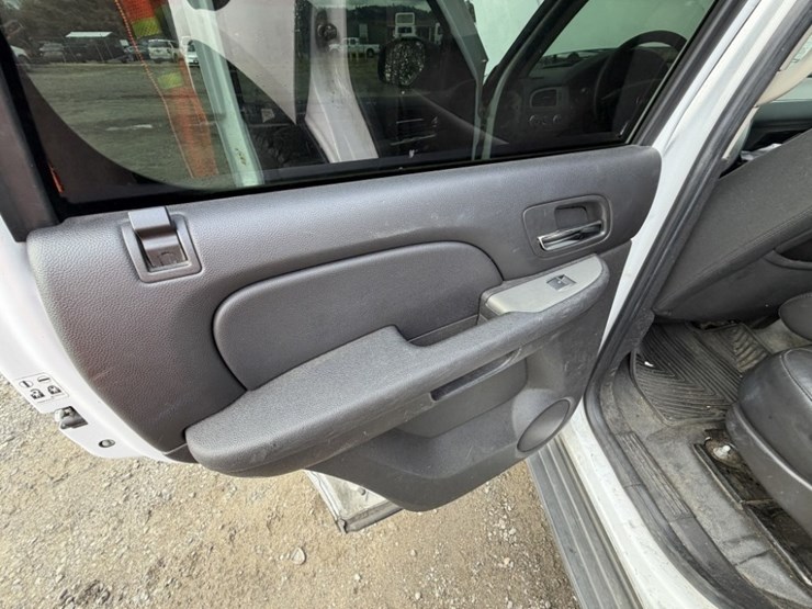 2010-chevrolet-tahoe-image-27