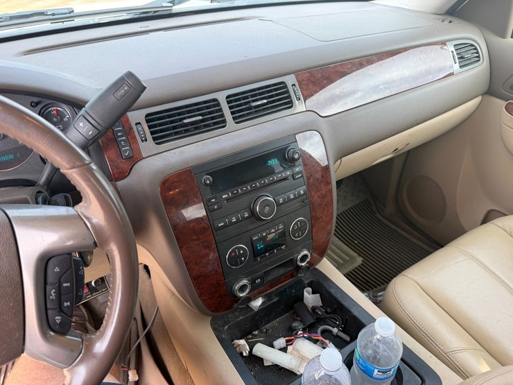 2011-chevrolet-silverado-3500-image-15