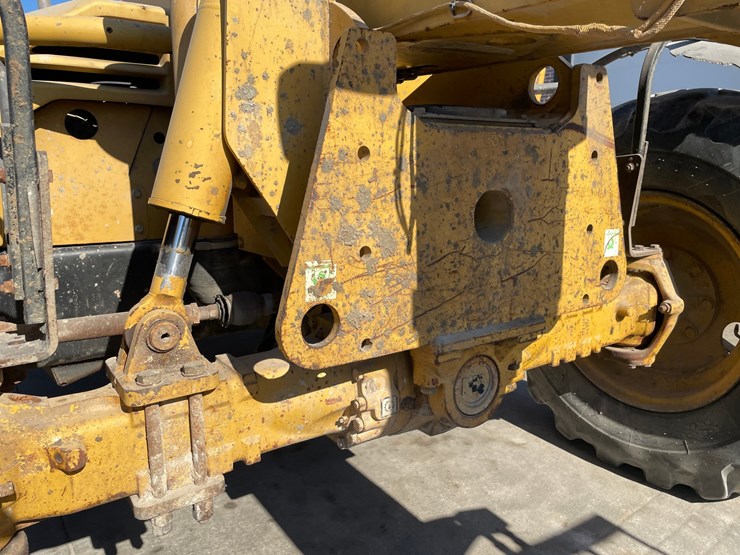 caterpillar-th62-image-17