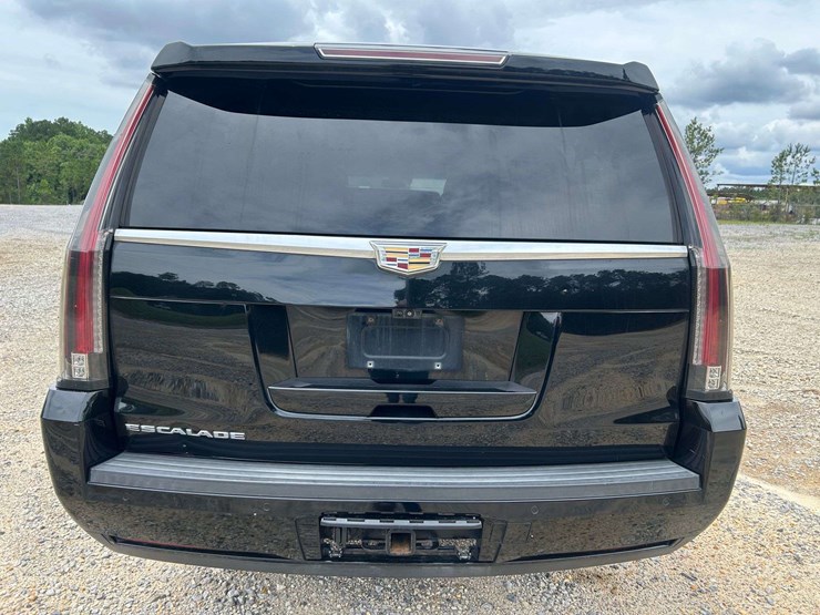 2018-cadillac-escalade-esv-image-5