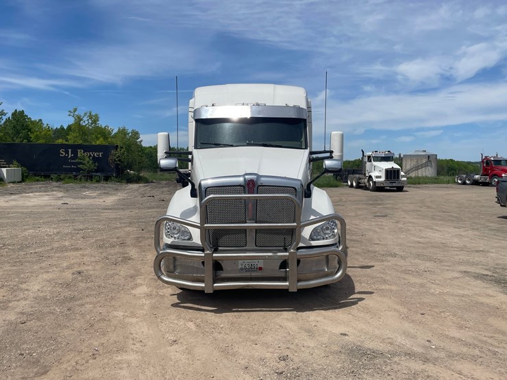 2016-kenworth-t680-image-2