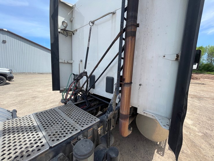 2016-kenworth-t680-image-38