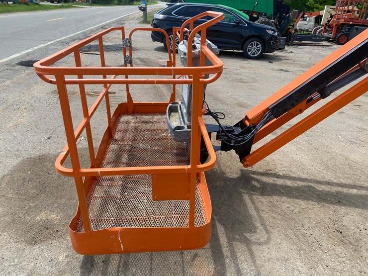 2012-jlg-600aj-image-15