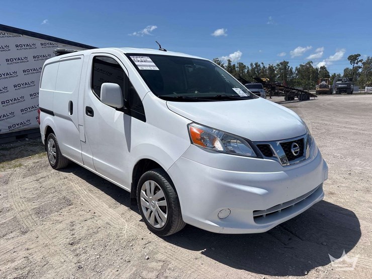 2017-nissan-nv200-image-2