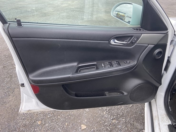 2013-chevrolet-impala-sedan-image-20