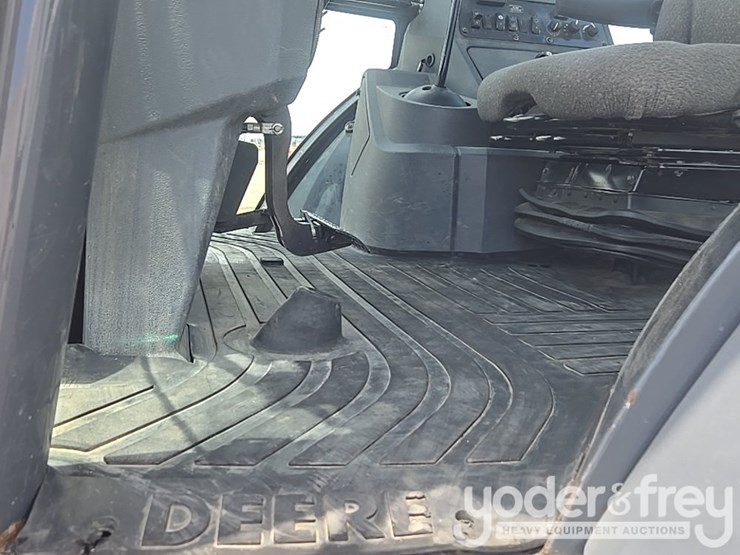2020-deere-310sl-image-52