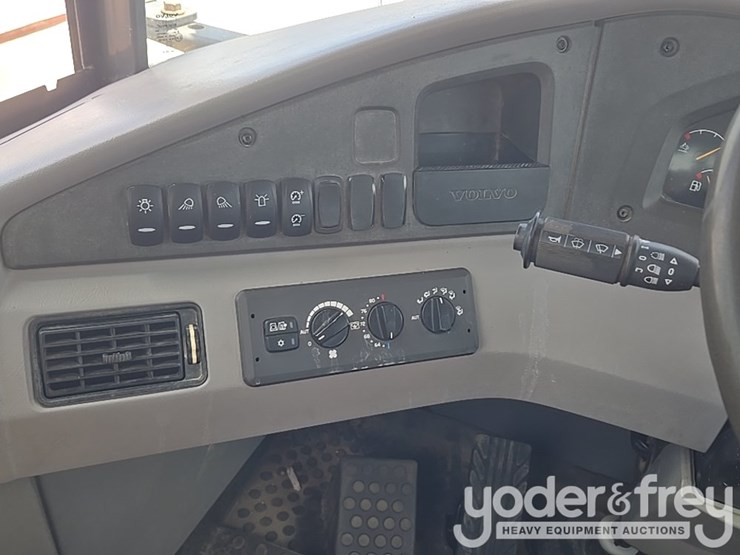 2022-volvo-a25g-image-65