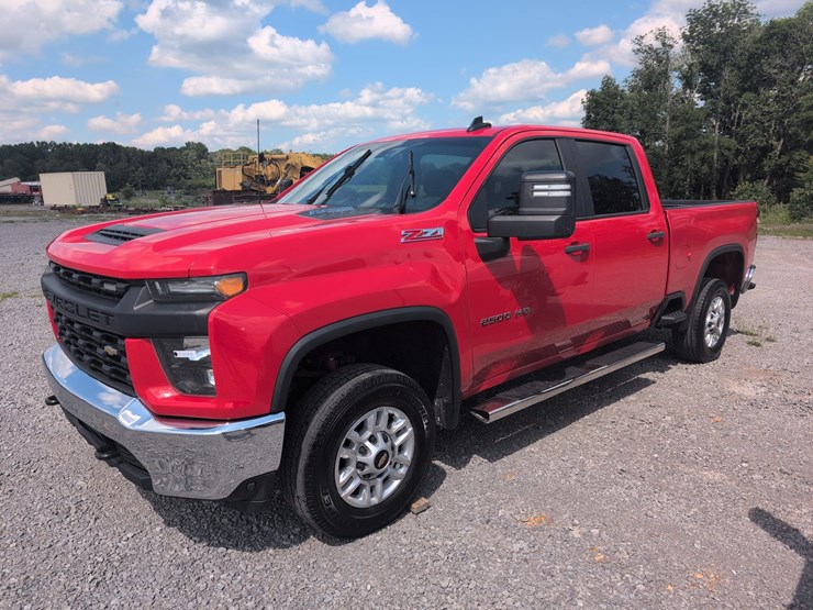 2020-chevrolet-silverado-2500hd-image-1
