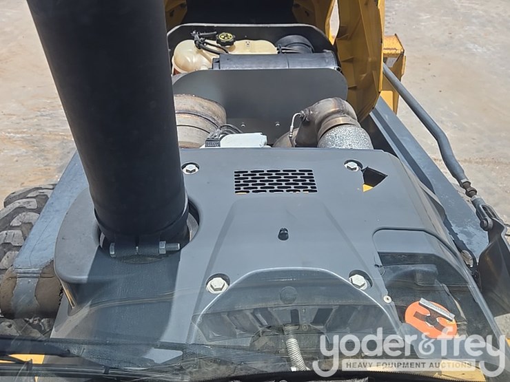 2020-deere-310sl-image-40
