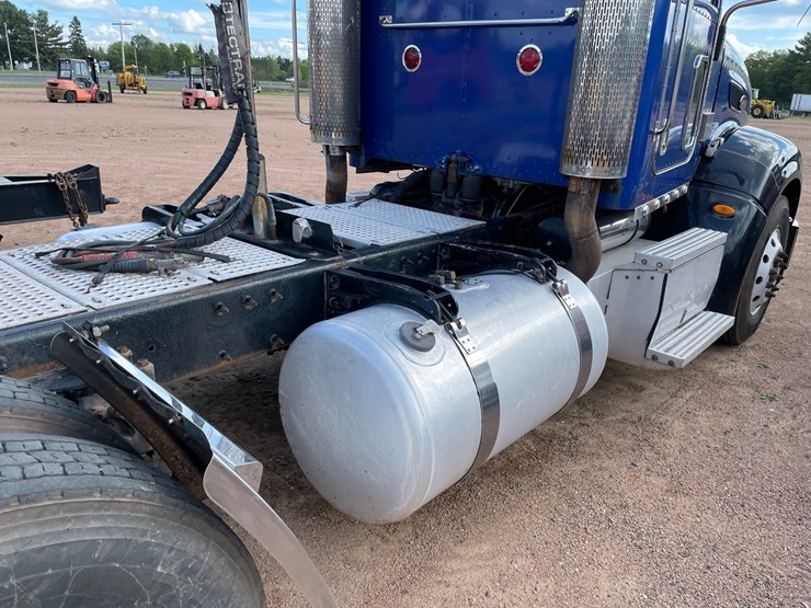 2010-peterbilt-386-image-32
