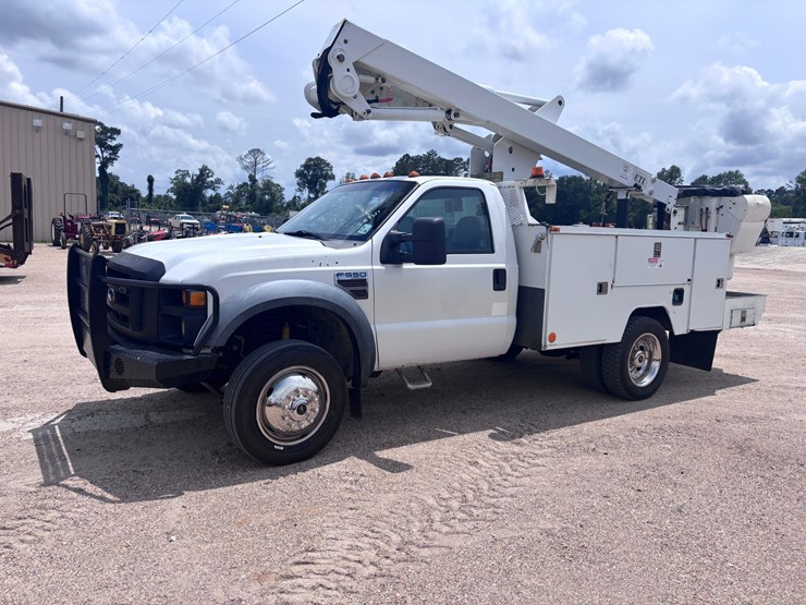 2009-ford-f550-image-1