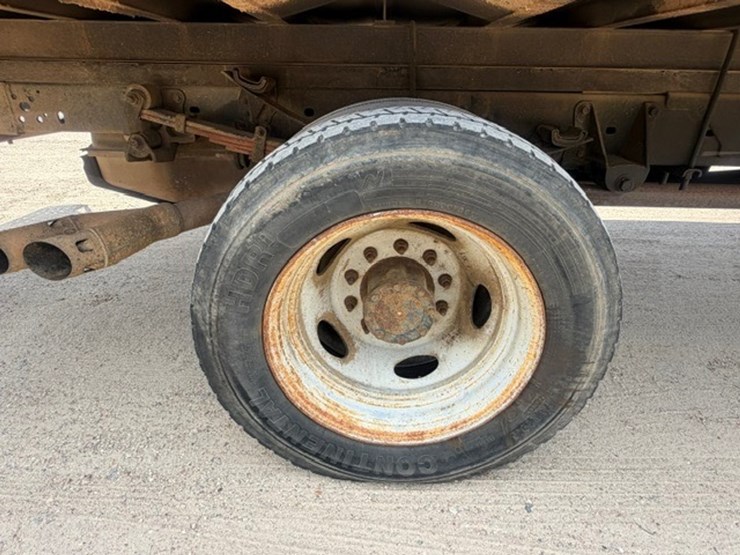 2013-ford-f550-image-29