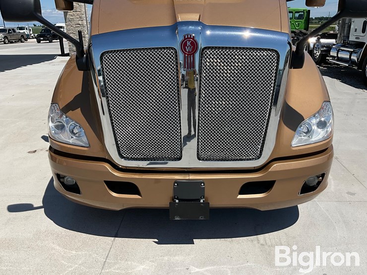 2022-kenworth-t680-image-11