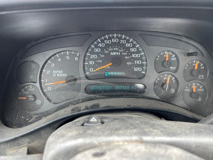 2004-chevrolet-2500-image-21