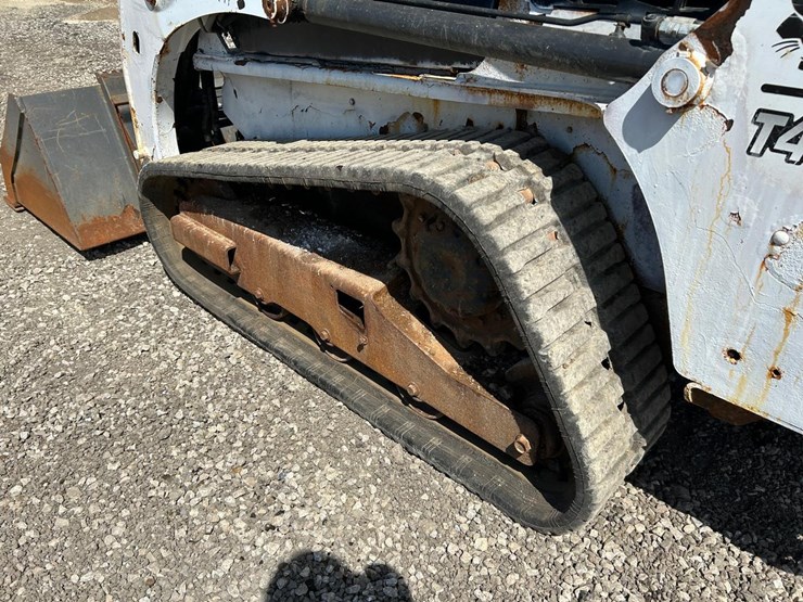 2019-bobcat-t450-image-16