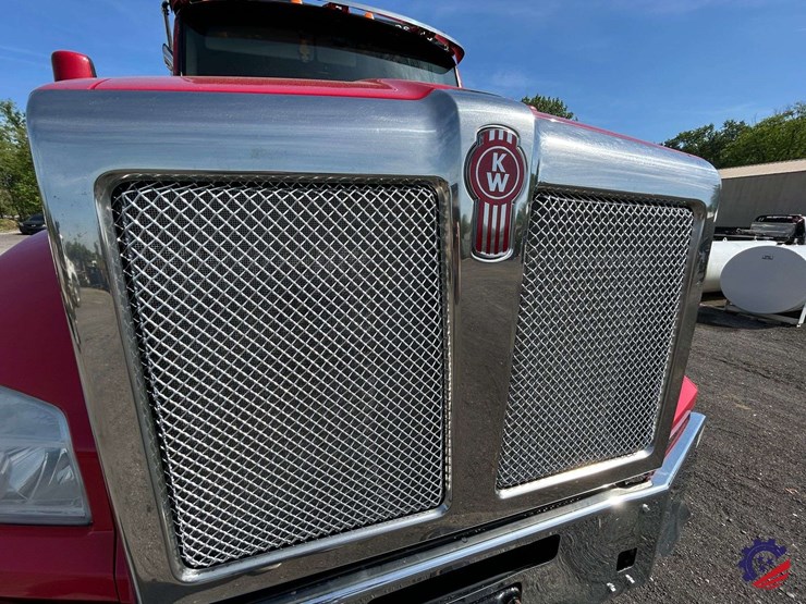 2020-kenworth-t880-image-36