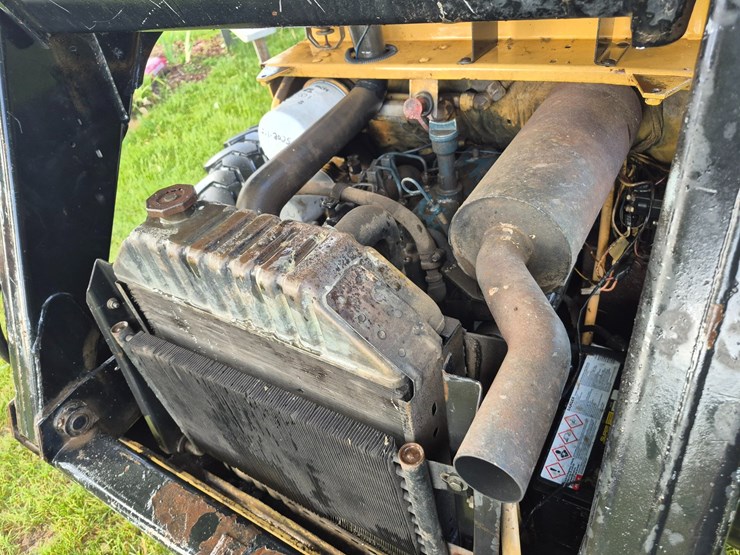 new-holland-l553-image-6
