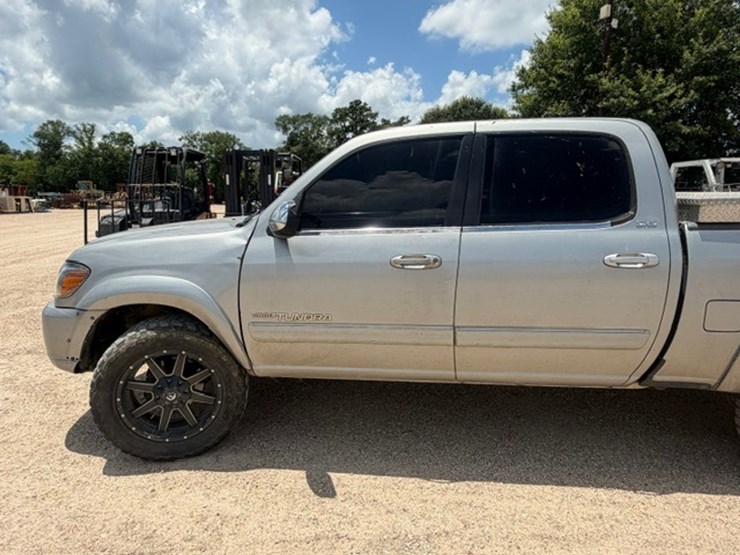 2004-toyota-tundra-image-13
