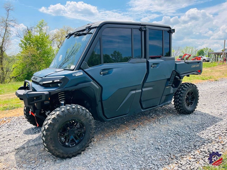 2026-can-am-defender-limited-hd11-triple-image-1