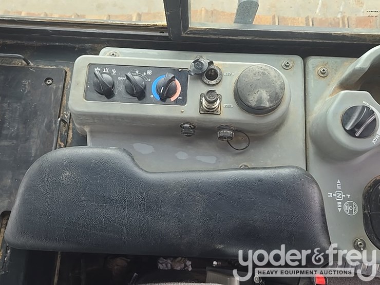 2022-komatsu-d61px-24-image-45
