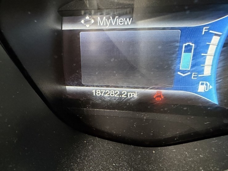 2016-ford-c-max-sel-hybrid-sedan-image-27