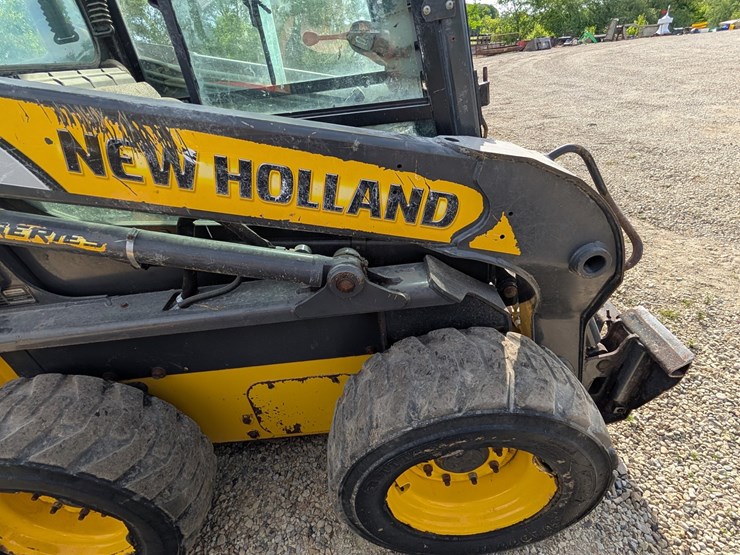 #5455-•-new-holland-218-skid-loader-image-7