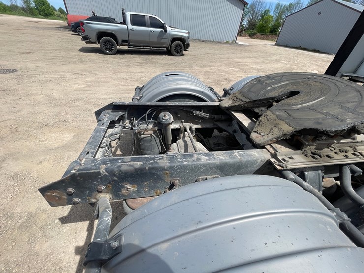 2016-kenworth-t680-image-32