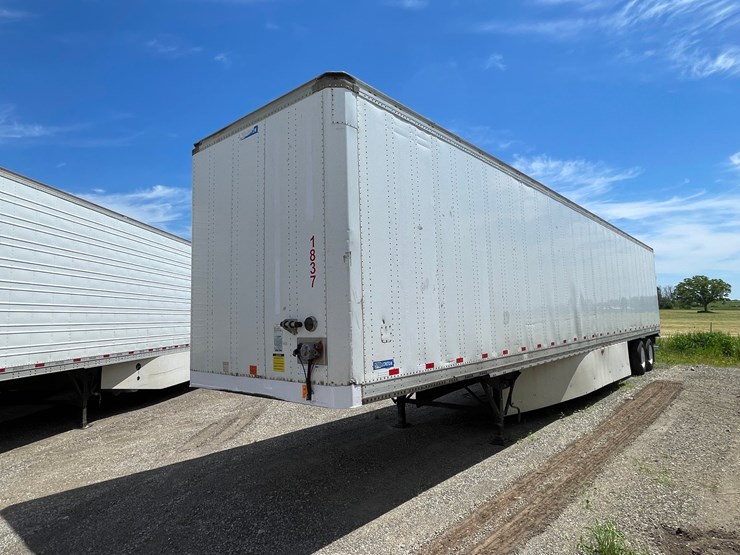 #400-•-2017-stoughton-semi-trailer-(has-wi-title)-(denmark,-wi)-image-1