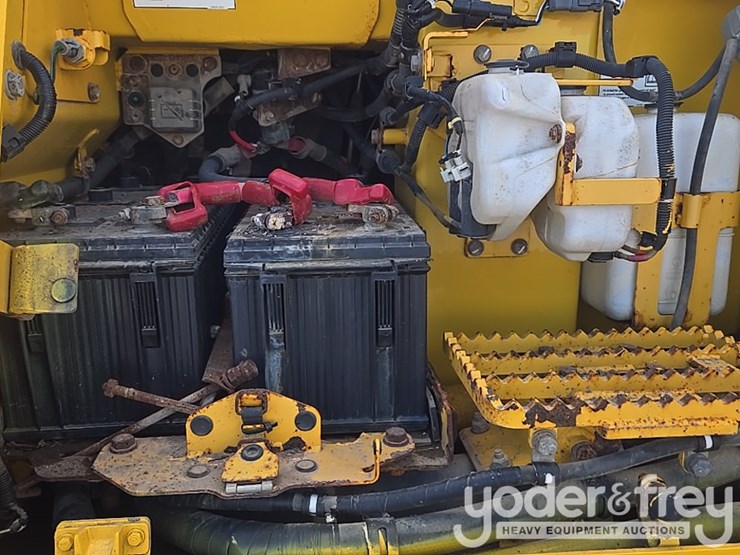 2018-komatsu-d61px-24-image-29