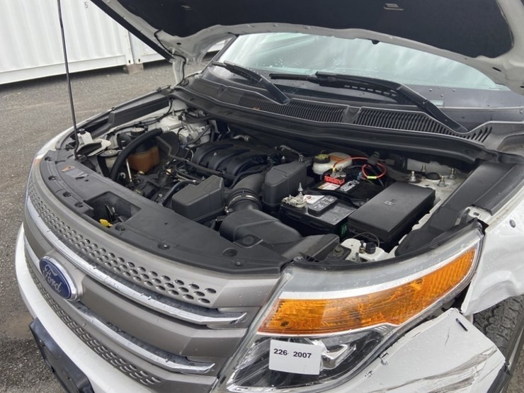 2013-ford-explorer-image-36