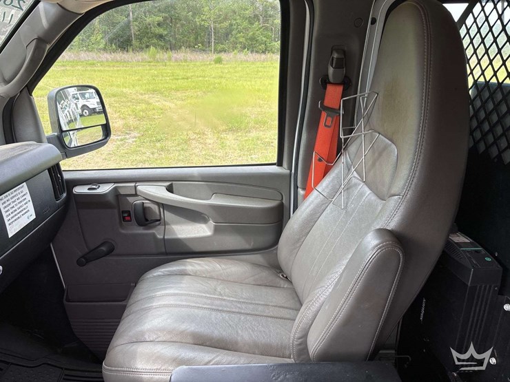 2013-chevrolet-express-2500-image-31