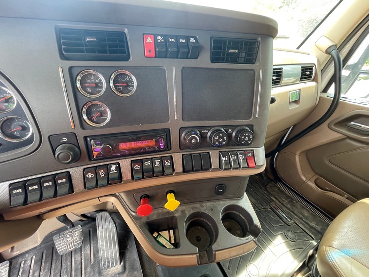 2016-kenworth-t680-image-59