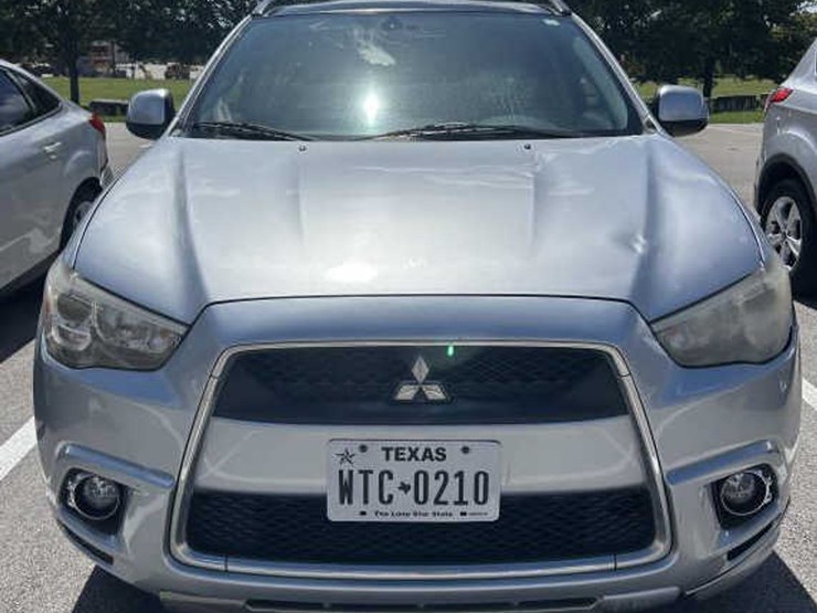 2011-mitsubishi-outlander-image-2