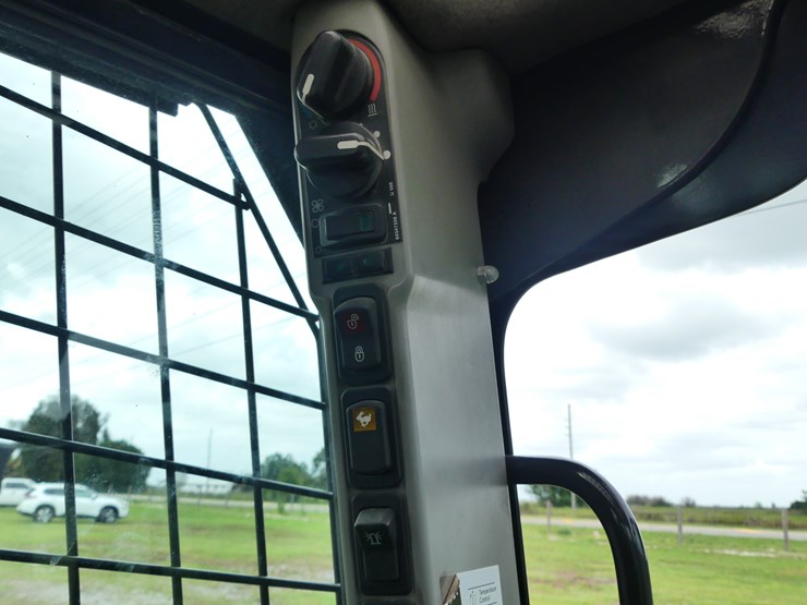 2020-new-holland-c232-image-18