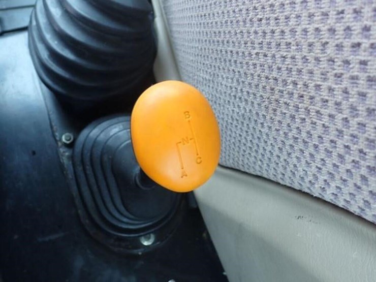 2015-john-deere-5085e-image-21