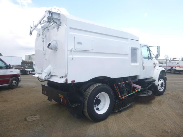 2000-international-4700-image-3
