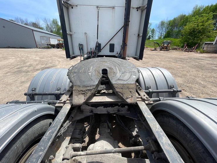 2016-kenworth-t680-image-30