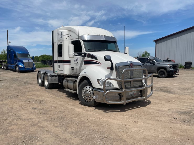 2016-kenworth-t680-image-3