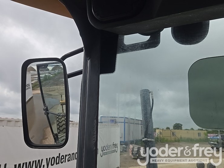 2011-deere-772g-image-62