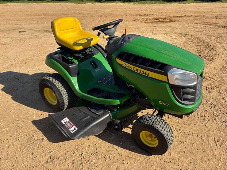 2016-john-deere-d110-image-4
