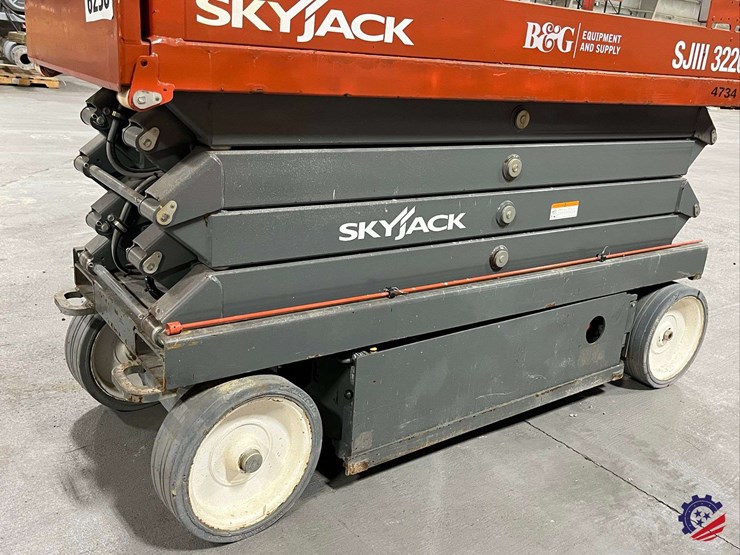 skyjack-sj111-3226-scissor-lift-image-12