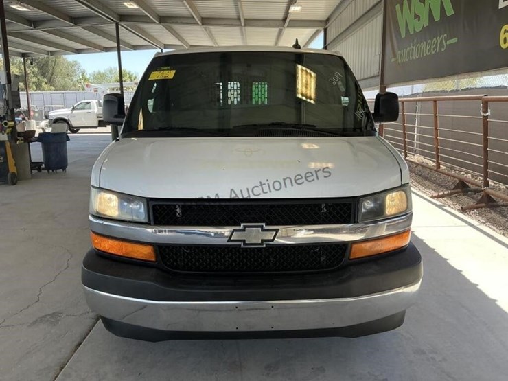 2017-chevrolet-express-2500-image-3
