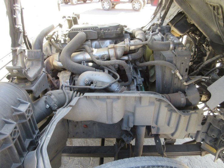 2015-hino-195h-image-6