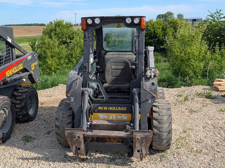 #5455-•-new-holland-218-skid-loader-image-3