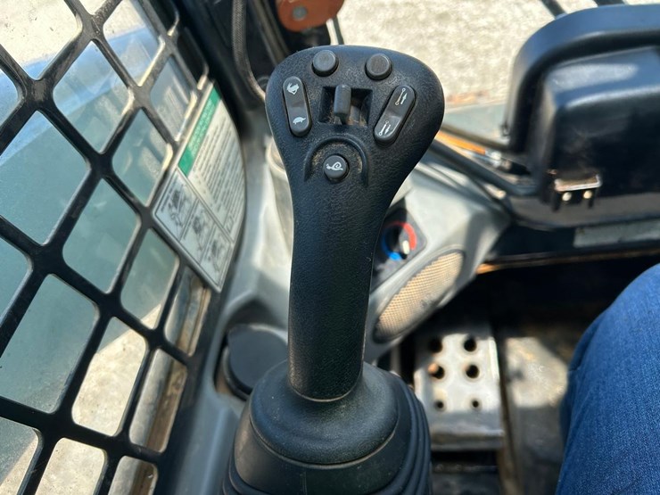 2022-bobcat-t770-image-26