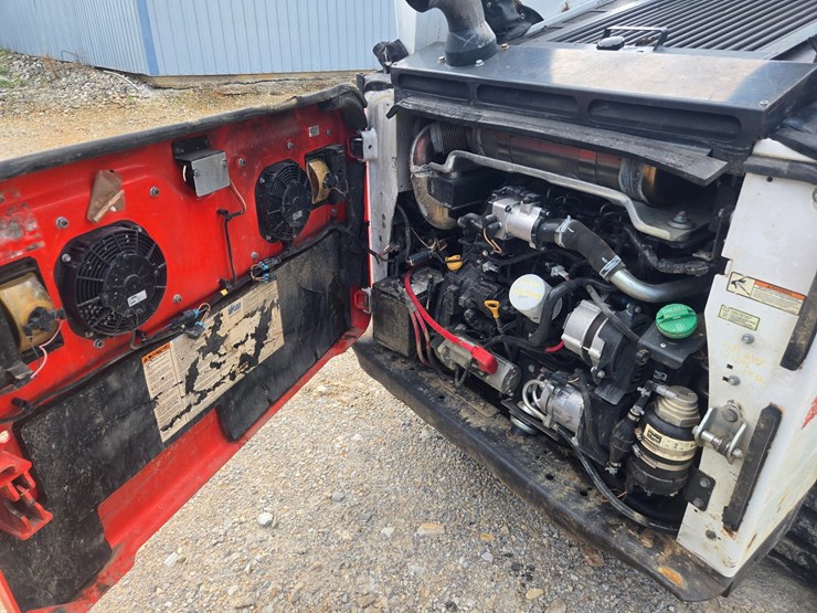 2020-bobcat-t770-image-16