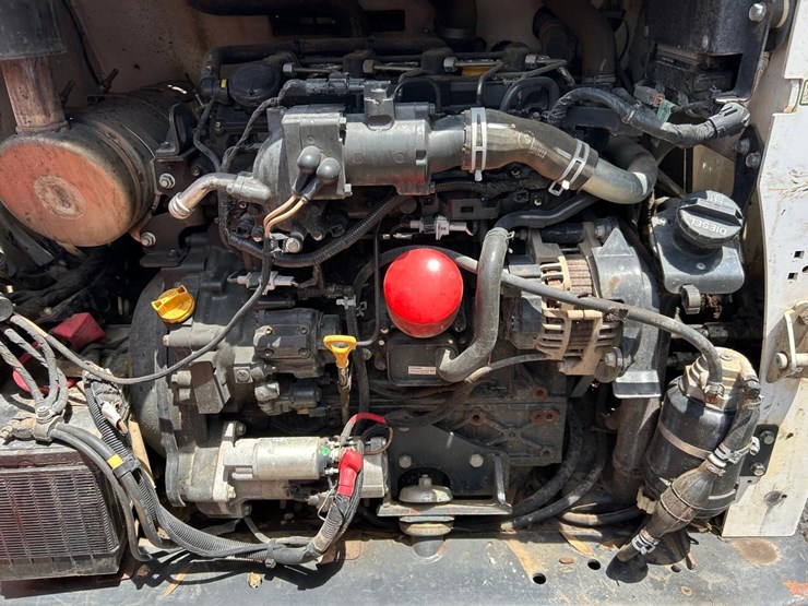 2019-bobcat-t740-image-15