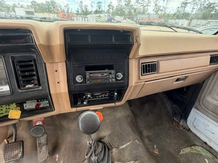 1984-ford-f600-image-48