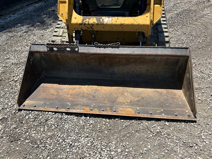 2017-caterpillar-249d-image-9